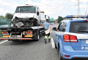 Incidente-in-tangenziale-300x204 Schianto sulla A5, nessun ferito