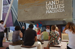 DSC_0114-300x199 Expo: Viaggiare per Terre e Paesaggi del Vino, ultimo appuntamento a Piazzetta Piacenza