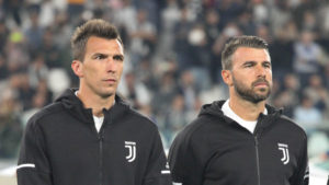mandzukic-barzagli-300x169 Juve a Crotone senza Mandzukic, ma Allegri ritrova Bernardeschi