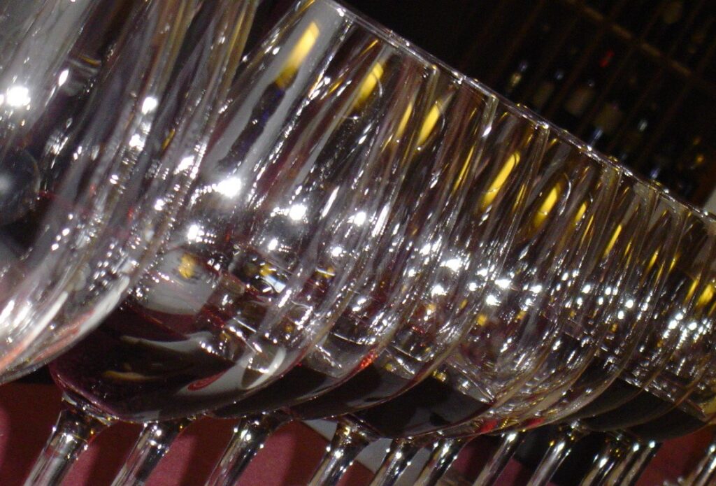 bicchieri-rossi-1024x695 Bolgheri si presenta con il Cabernet delle Impronte e il Merlot dell’Antero