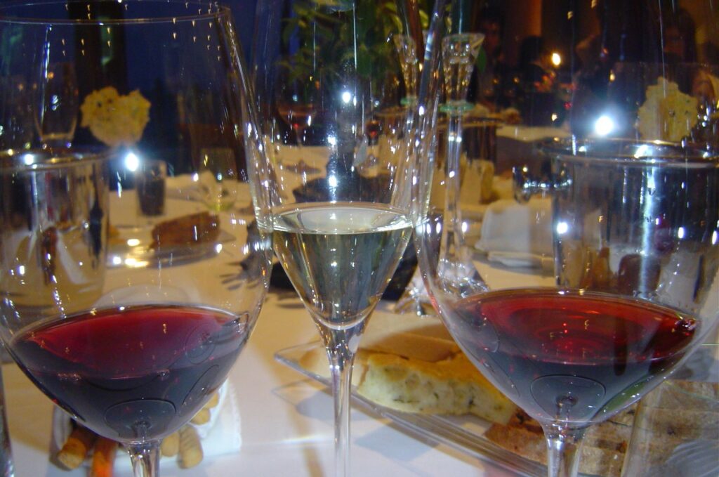 bicchieri-in-tavola-1-1024x679 Cene speciali e vini d’alta quota per i quindici anni di Eataly