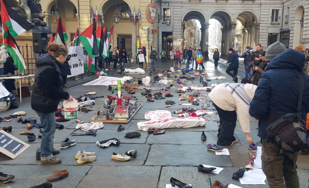 Fermiamo-la-guerra-2-1024x625 Torino: manifestazione pro Palestina davanti al Comune per fermare la guerra a Gaza