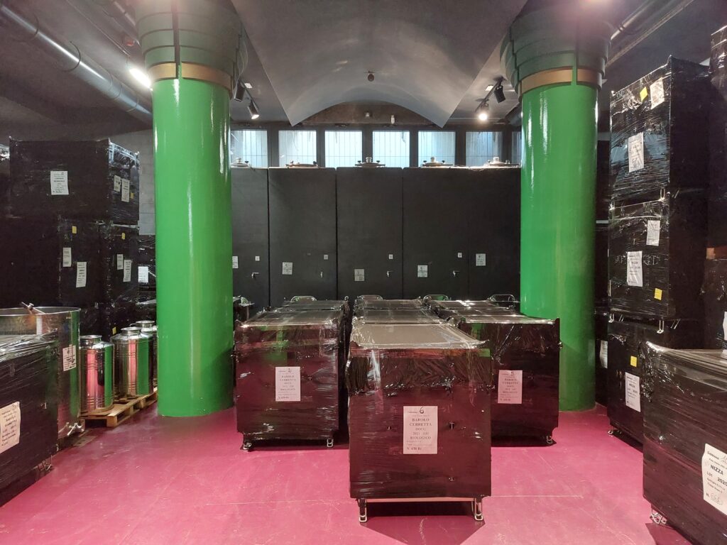 cantina3-1024x768 Vini eleganti e un Wine Resort di charme tra le vigne di Serralunga