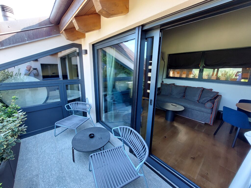 suite-pas-dose5-1024x768 Vini eleganti e un Wine Resort di charme tra le vigne di Serralunga