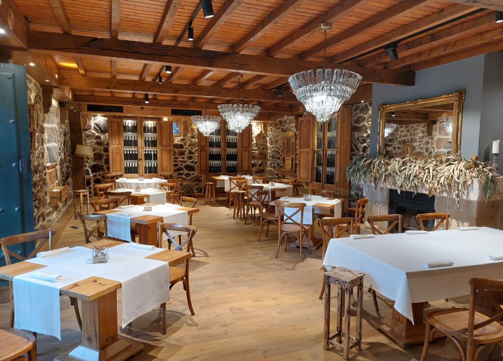 Sabrego-sala-Casal-de-Arman-1024x735 La Guida Michelin maltratta il Piemonte ma premia Cannavacciuolo
