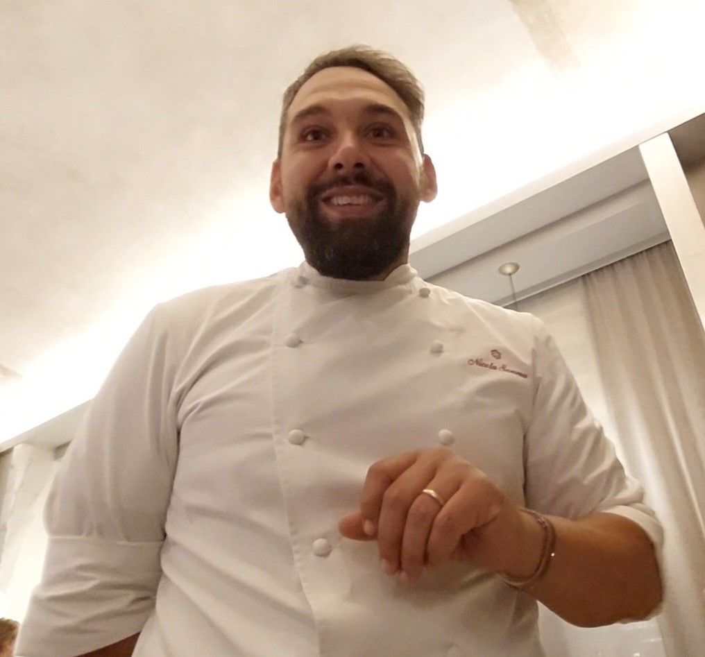 VideoCapture_20241024-230149 Meglio il vecchio o il nuovo chef? Entrambi insieme, grazie!