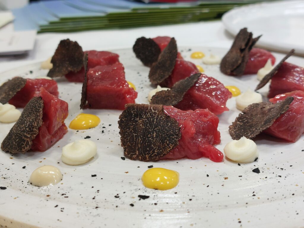 cubi-di-fassona-e-tartufo-nero-camia4-1024x768 La Guida Michelin maltratta il Piemonte ma premia Cannavacciuolo