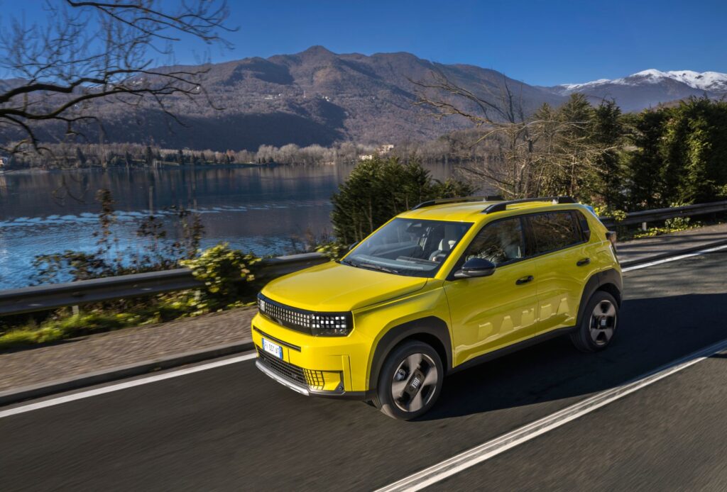 fiat-grande-panda-1-1024x694 Vendite auto, migliora Stellantis