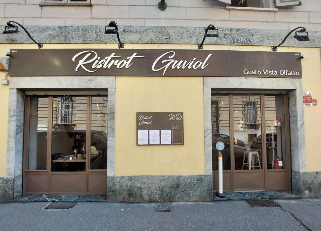 Guviol-esterno2-1024x738 Tirar tardi senza fretta in centro a Torino con baccalà e ribollita