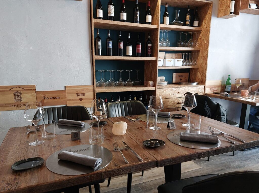 Guviol-sala-1024x765 Tirar tardi senza fretta in centro a Torino con baccalà e ribollita
