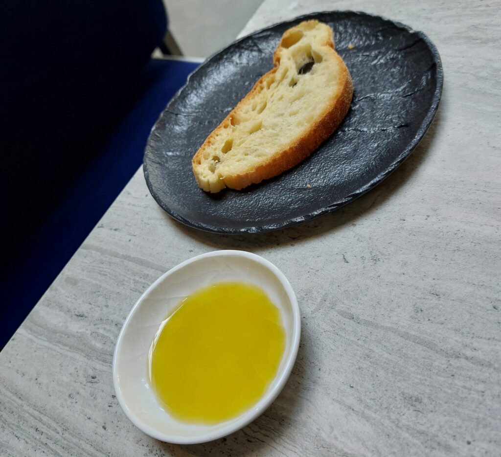 pane-e-olio-1024x934 Sapori, profumi e colori del mare di Capri a Torino
