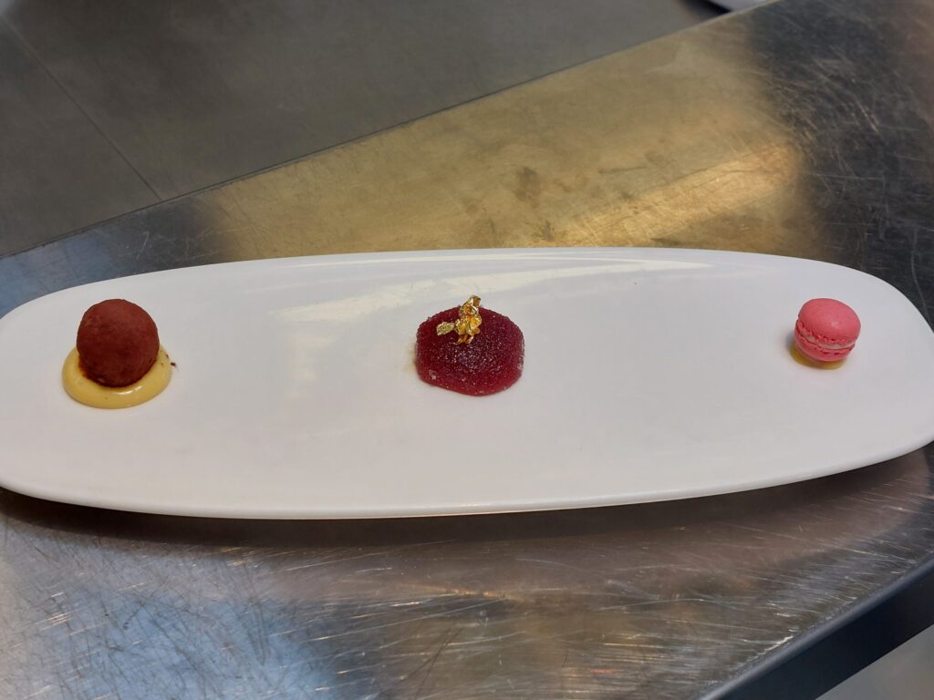 piccola-pasticceria-1-1024x768 Sapori, profumi e colori del mare di Capri a Torino