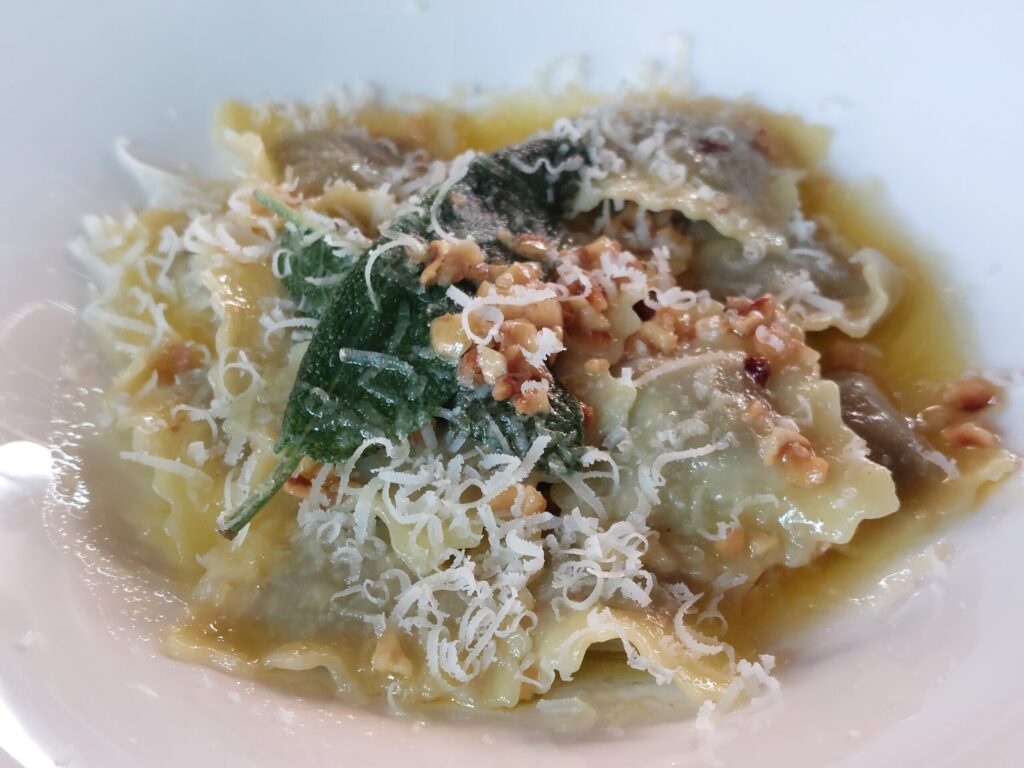 20251011_134330-1024x768 Insalata russa, agnolotti e coniglio grigio. Dove mangiar bene la cucina piemontese a Torino