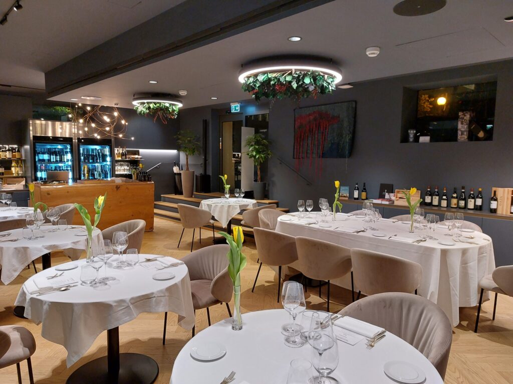 Galfer-Bistrot-sala2-1024x768 Quel Bistrot in Crocetta dove Asia e America incrociano la cucina del Piemonte