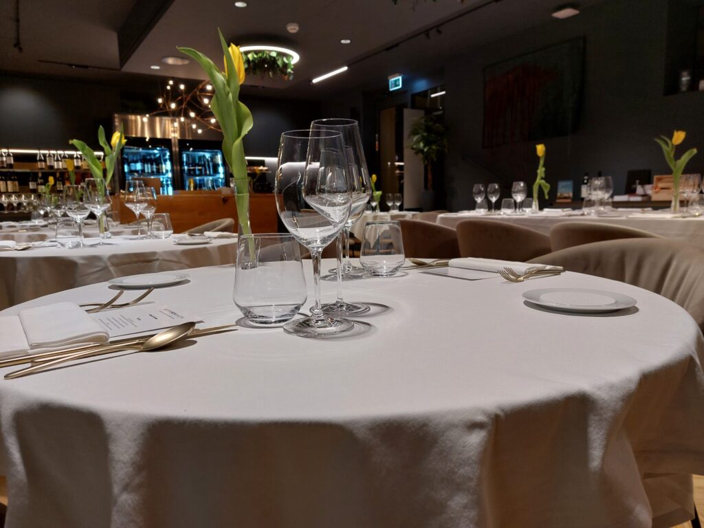 Galfer-Bistrot-sala3-1024x768 Quel Bistrot in Crocetta dove Asia e America incrociano la cucina del Piemonte