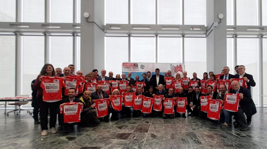 foto_di_gruppo-1024x575 Dalla partenza della Vuelta 2025 più di 40 milioni di impatto economico
