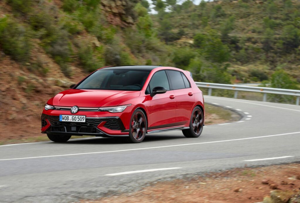 Golf_GTI-1-1024x694 Volkswagen Golf, i 50 anni della GTI