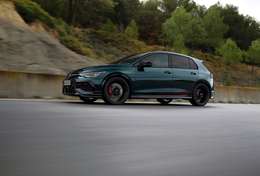 Golf_GTI-3-1024x694 Volkswagen Golf, i 50 anni della GTI