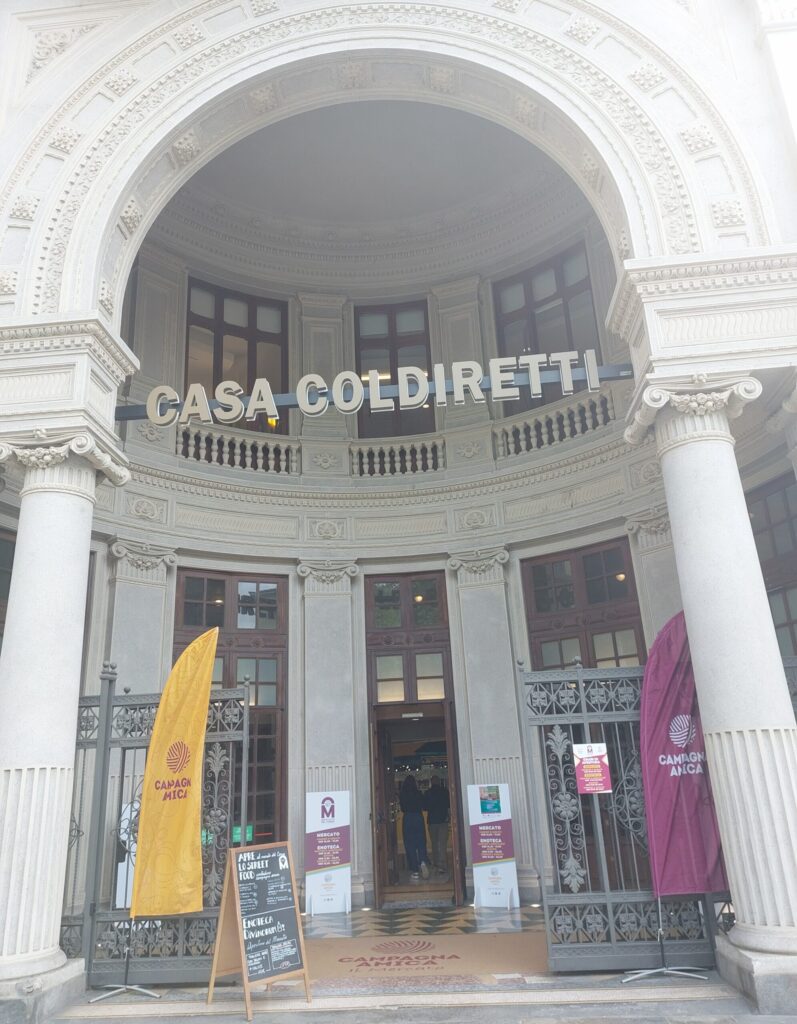 Mercato-del-Corso-esterno-797x1024 Spesa, street food e cucina contadina al Mercato del Corso