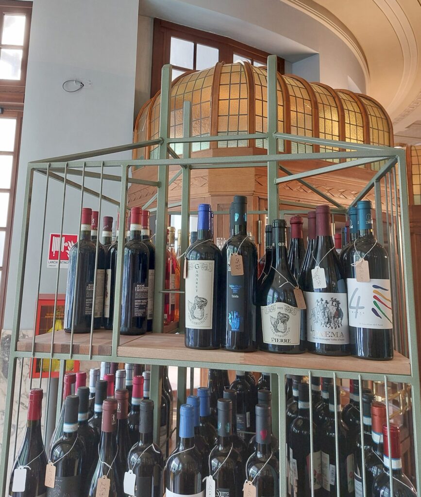 enoteca-divinorum-867x1024 Spesa, street food e cucina contadina al Mercato del Corso