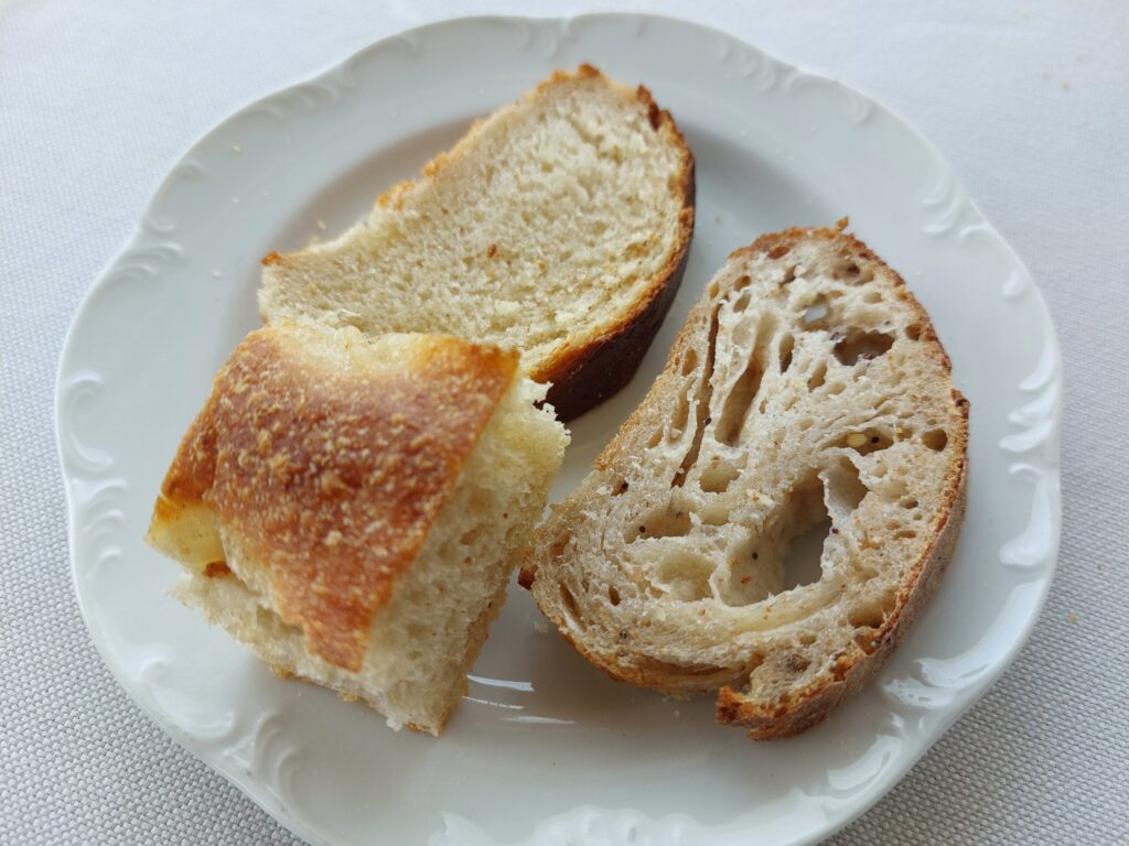 pane-e-focaccia-1-1024x768 I bei piatti di Langa della Barolo nei Cannubi