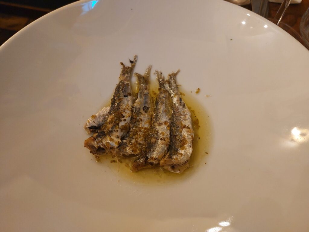 Sarde-al-sarmoriglio1-1024x768 Materia prima selezionata e pesce «che si senta il gusto»