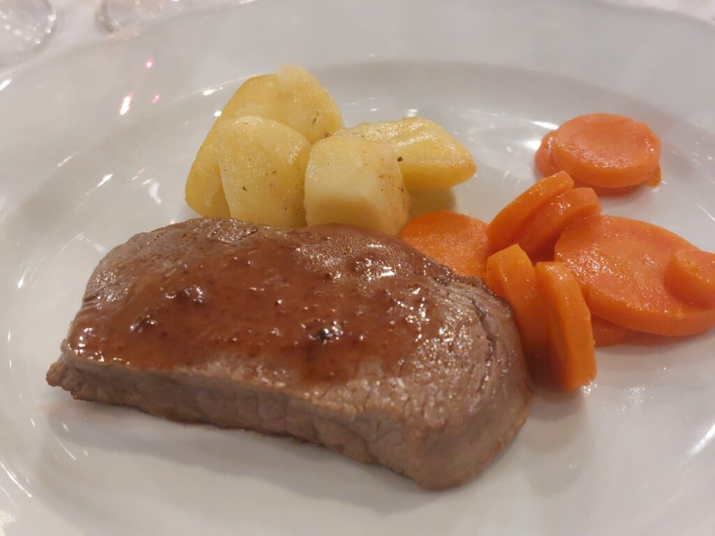 filetto-di-fassona-1024x768 Cena in vigna a Bricco Lù, terra di Grignolino, Barbera e Moscato d’Asti